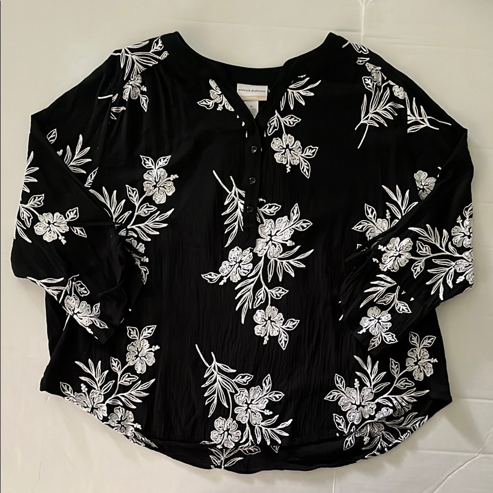 Alfred Dunner Black and White Floral Blouse